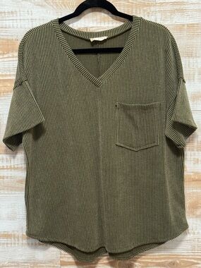 Altar'd State Olive Ribbed V-Neck Pocket Tee in Size Medium
